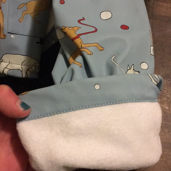 Rain coat with dogs playing. - Picture 8 of 8